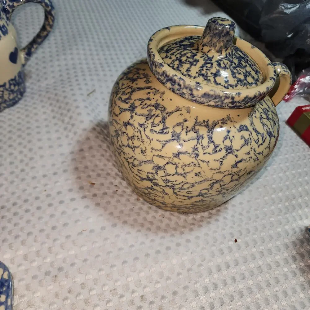 ROSEVILLE OHIO SPONGEWARE POTTERY BEAN POT